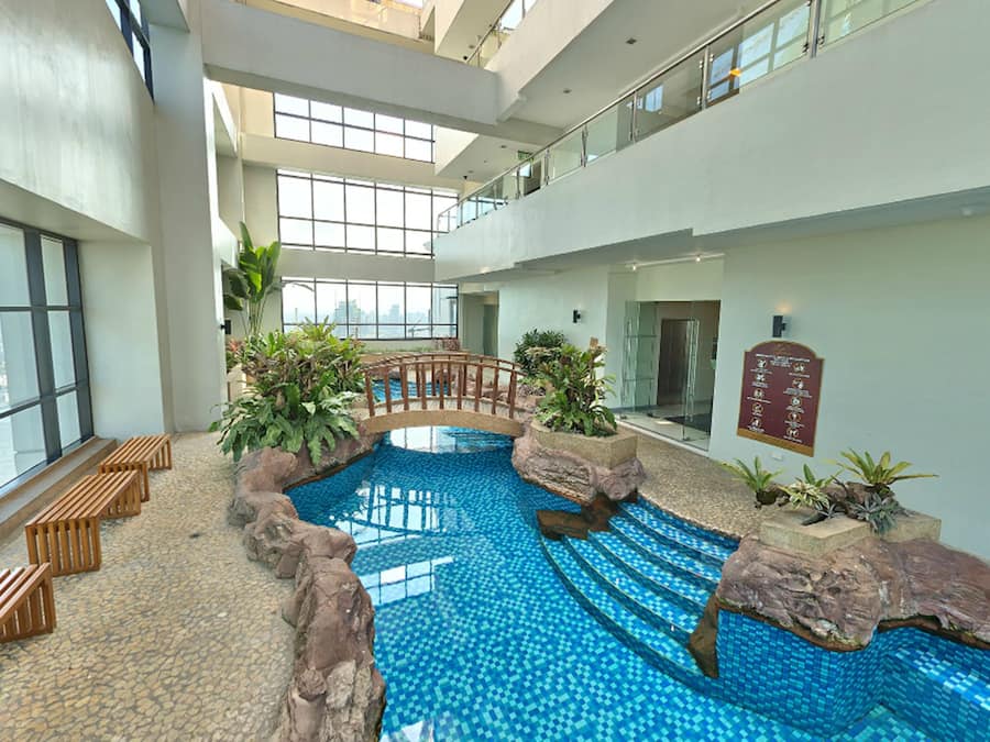 2 indoor pools