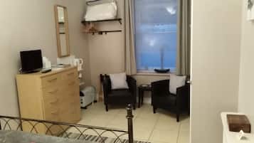 Double Room (Pet 2) | Desk, iron/ironing board, free WiFi, bed sheets