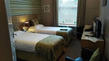 Twin Room | Desk, iron/ironing board, free WiFi, bed sheets