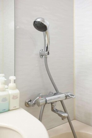 ของใช้ในห้องน้ำฟรี, ไดร์เป่าผม, ผ้าเช็ดตัว