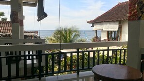 Quarto duplo clássico, várias camas, vista parcial para o oceano | Camas extras/dobráveis (sobretaxa), Wi-Fi de cortesia