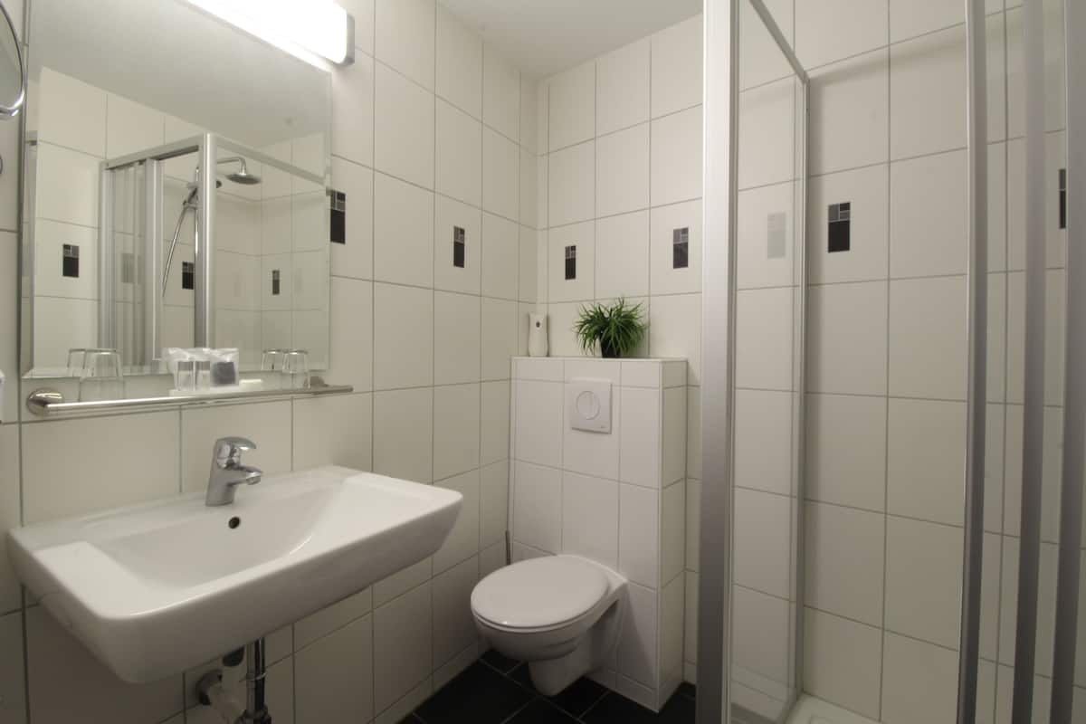 comfort double room | bathroom | shower, hair dryer, towels