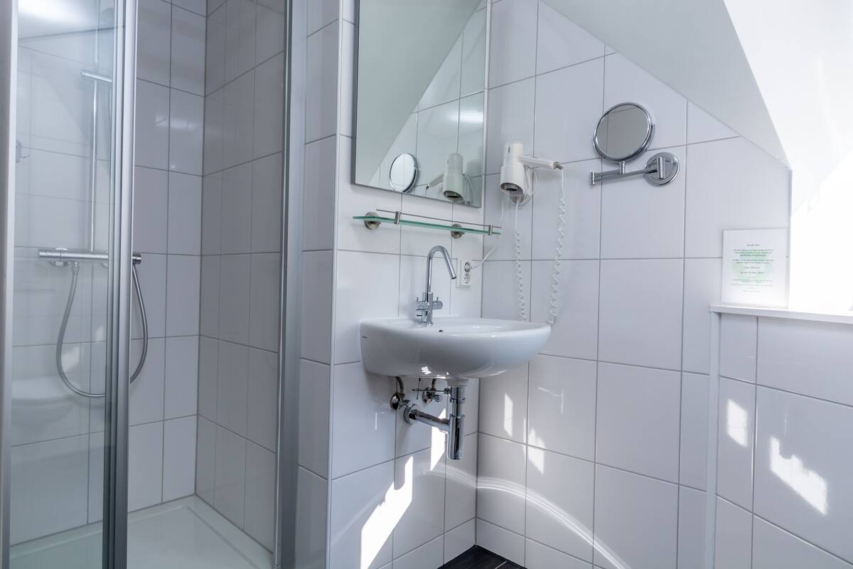 double room | bathroom | shower, hair dryer, towels