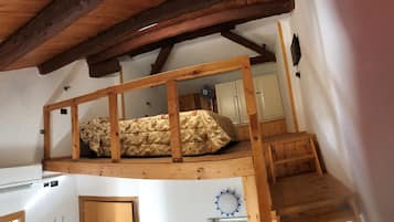 Cadar Frette Itali, katil Select Comfort, peti besi dalam bilik