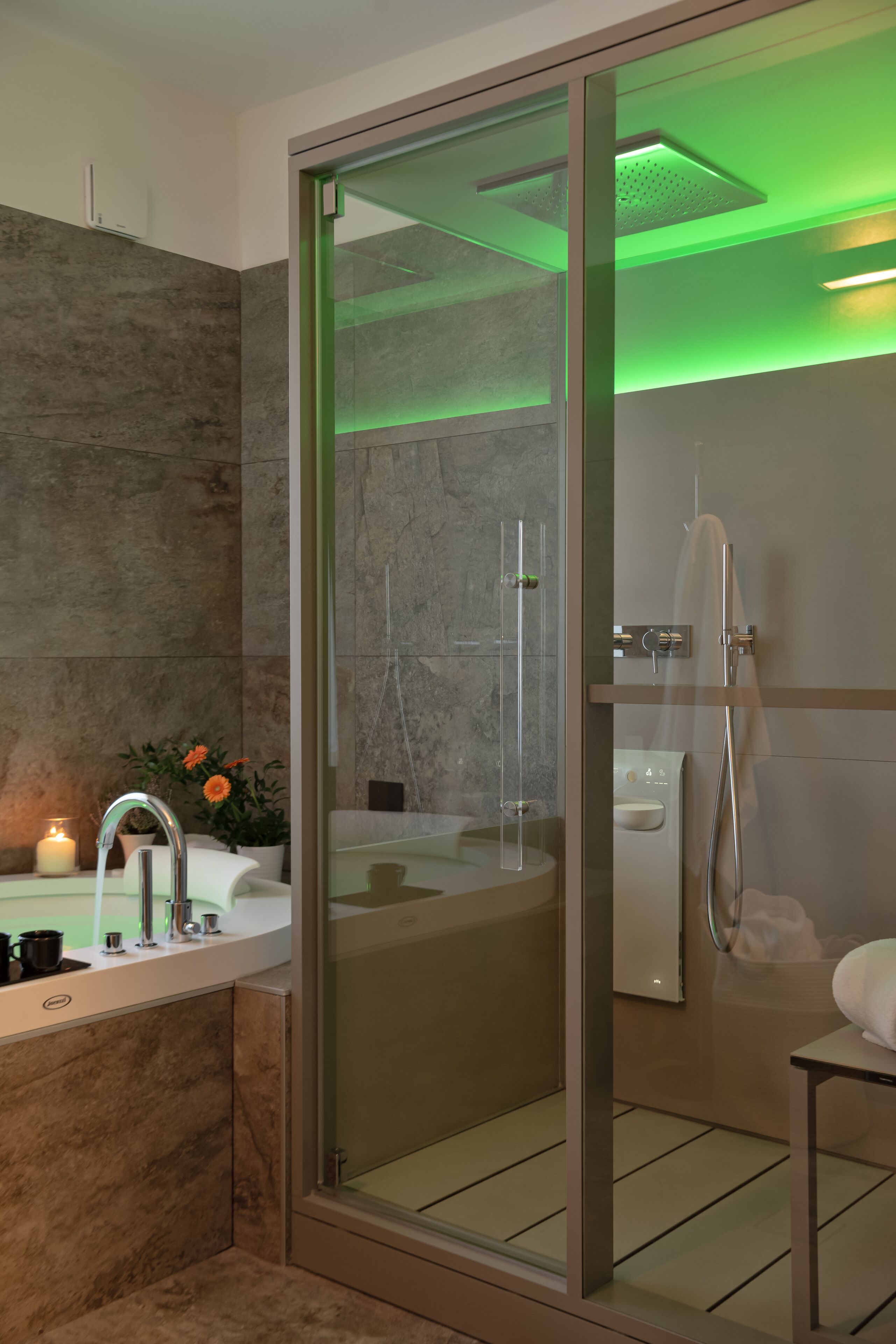 Junior Suite | Bathroom | Free toiletries, hair dryer, bidet, towels