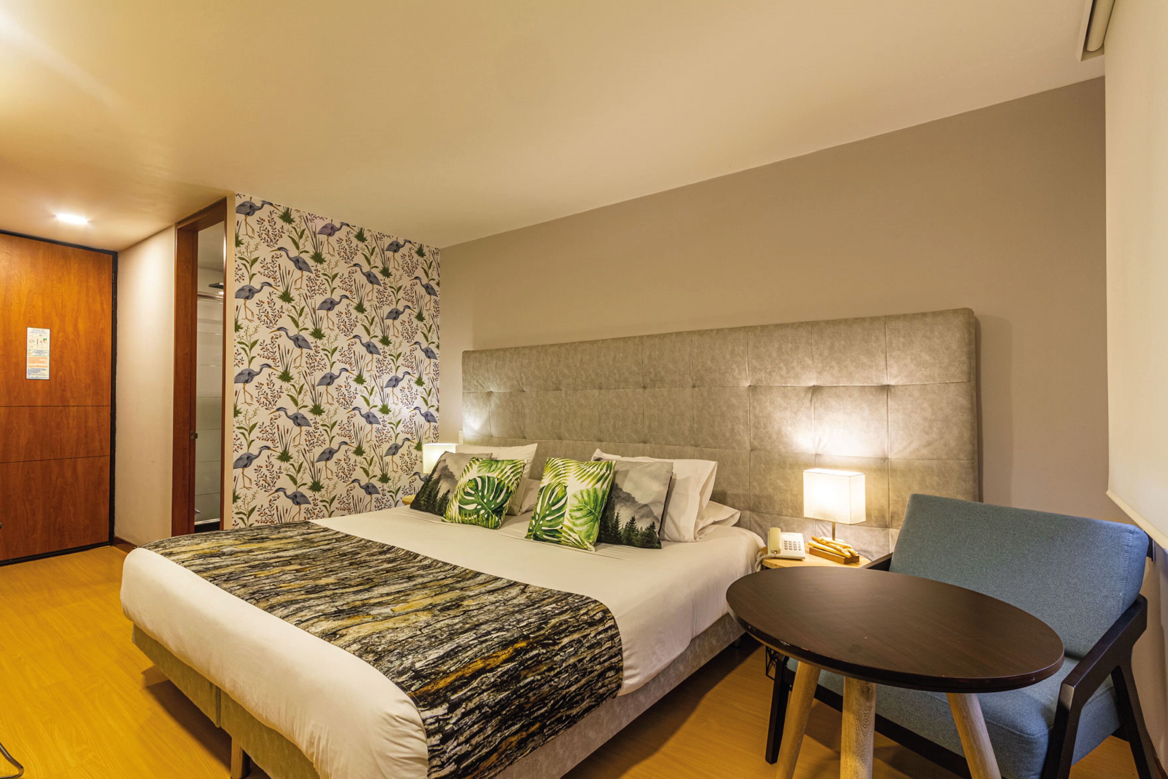 deluxe room, 1 king bed | 1 bedroom, in-room safe, desk, blackout curtains