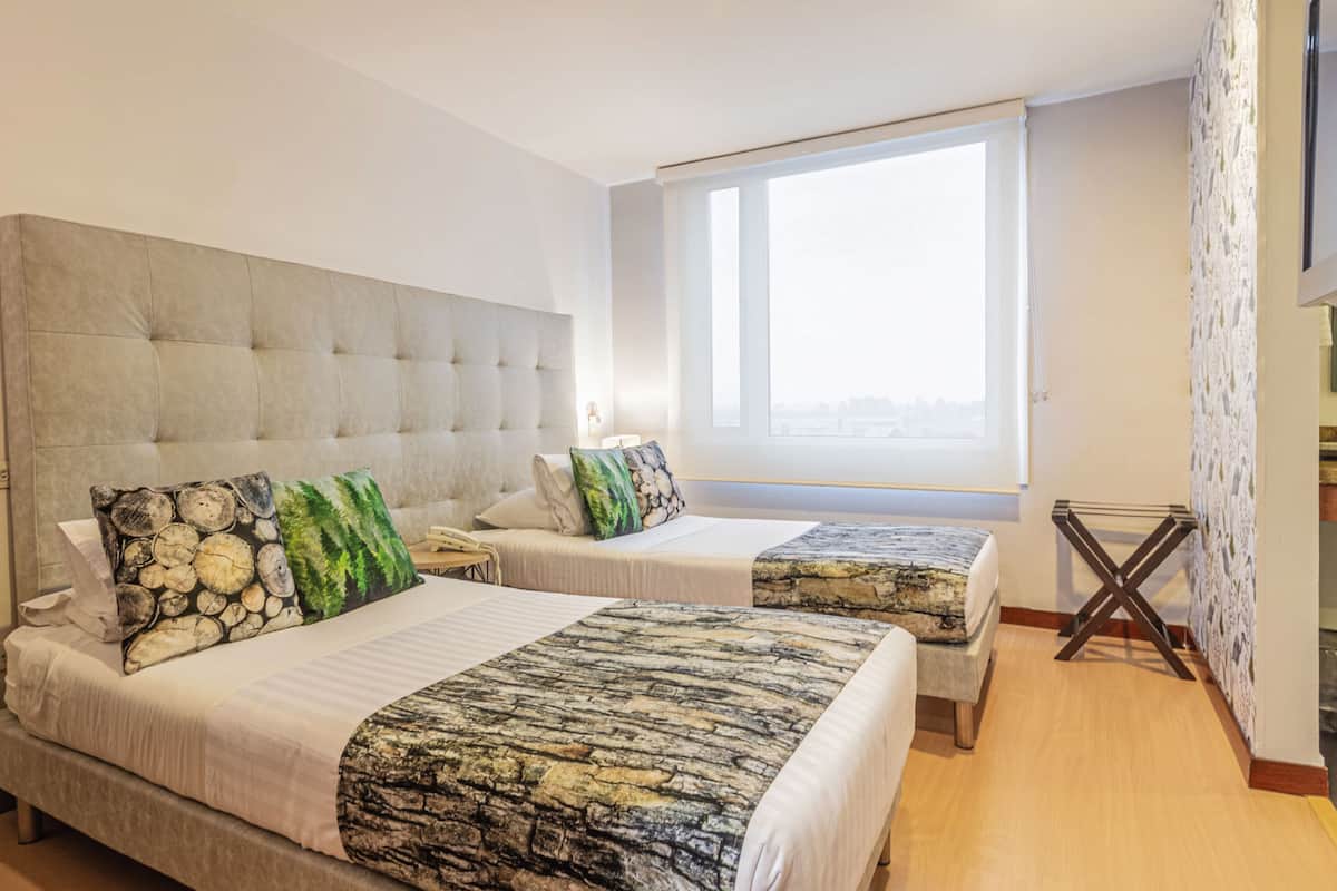 Standard-Zweibettzimmer, 2 Einzelbetten | Zimmersafe, Schreibtisch, Verdunkelungsvorhänge, schallisolierte Zimmer