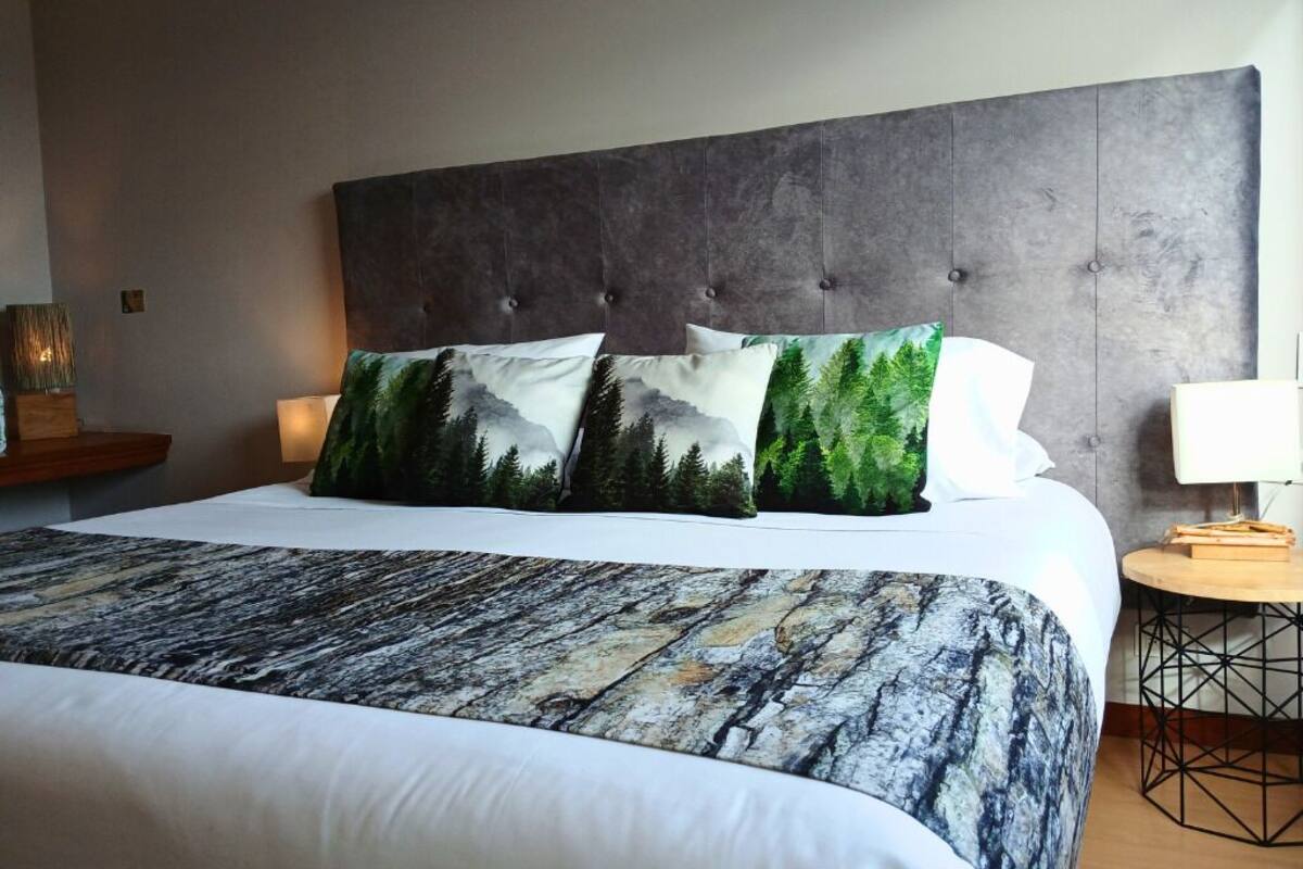 standard double room, 1 double bed | 1 bedroom, in-room safe, desk, blackout curtains