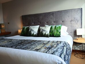 Standard Double Room, 1 Double Bed | In-room safe, desk, laptop workspace, blackout drapes