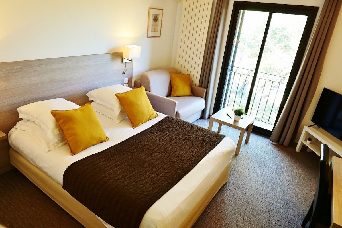 Classic Double Room | Desk, soundproofing, free cots/infant beds, rollaway beds
