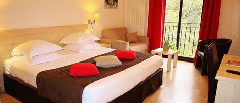 Escritorio, sistema de insonorización y cunas gratuitas