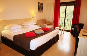 Habitación doble superior | Escritorio, insonorización, cunas gratuitas y camas extra