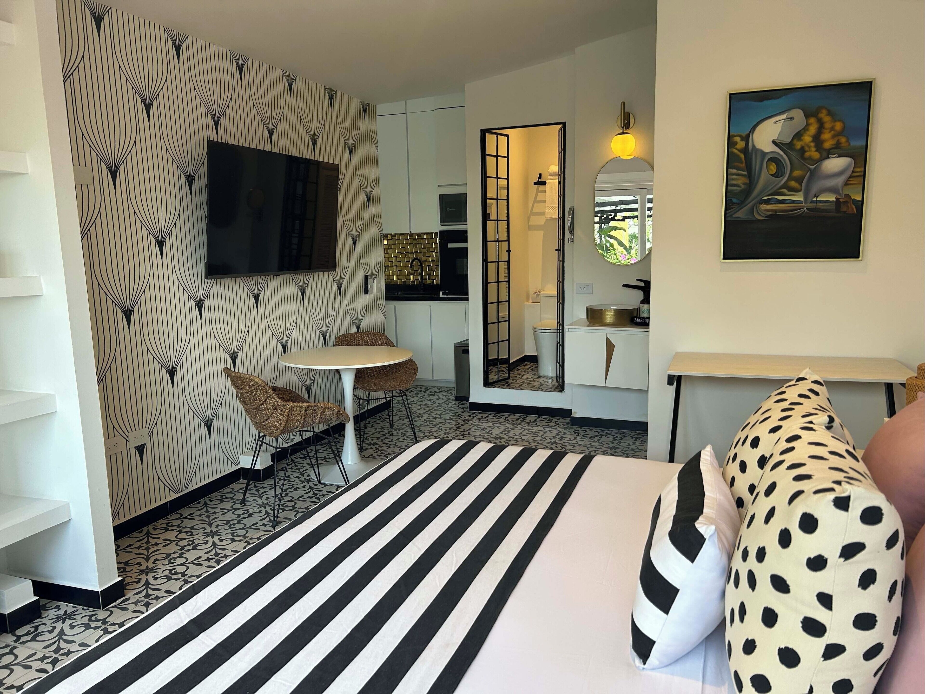 Studio Apartment with Kitchenette