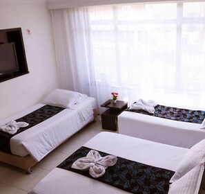 Individually decorated, desk, blackout curtains, free WiFi - Central House Hotel (Bogotá)