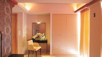 24-Zoll-LED-Fernseher mit Satellitenempfang, Fernseher