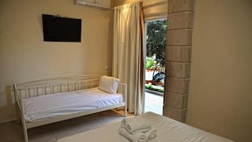 ห้องทริปเปิล | ห้องพักตกแต่งอย่างมีเอกลักษณ์, ตกแต่งพิเศษโดยเฉพาะ, เตารีด/โต๊ะรีดผ้า