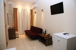 Family Room, Partial Sea View (Open Plan)