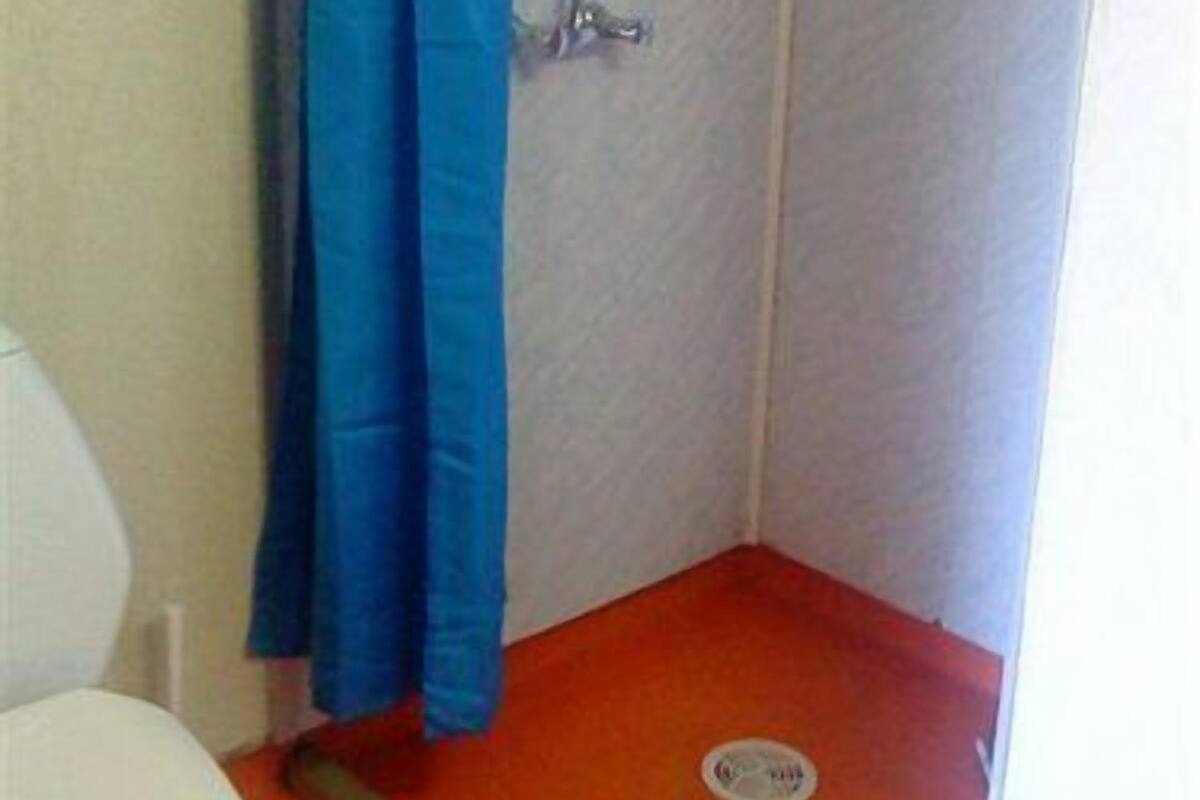 Standard Triple Room | Bathroom | Shower