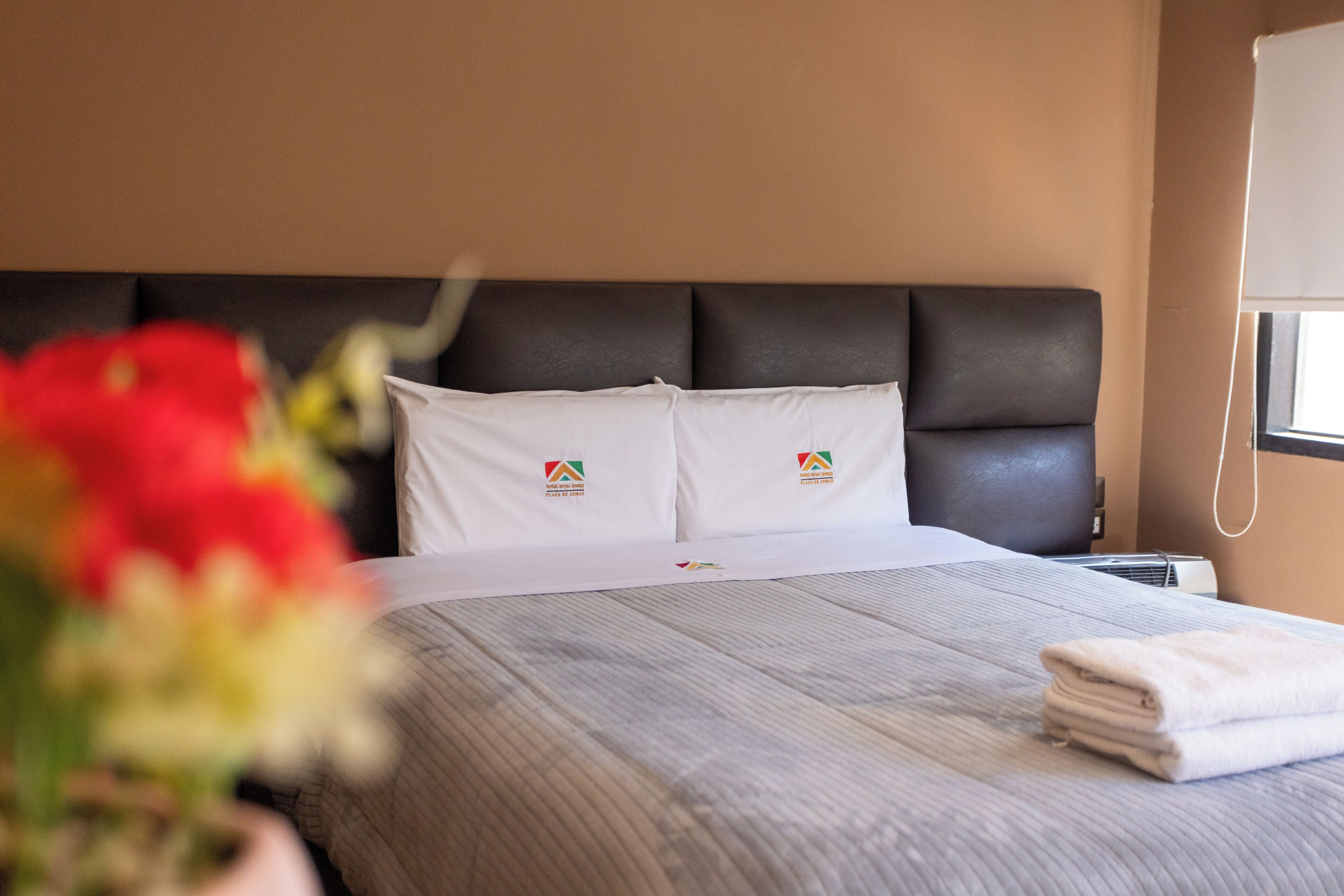 Habitación Confort doble, 1 cama doble | Caja fuerte, sistema de insonorización, wifi gratis y ropa de cama