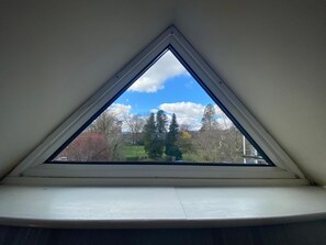 واي فاي مجانًا وملاءات أسرّة