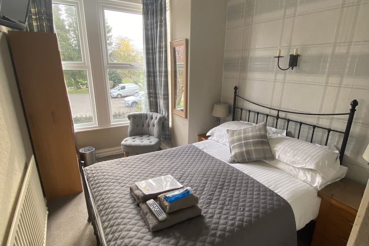 Double Room | Free WiFi, bed sheets