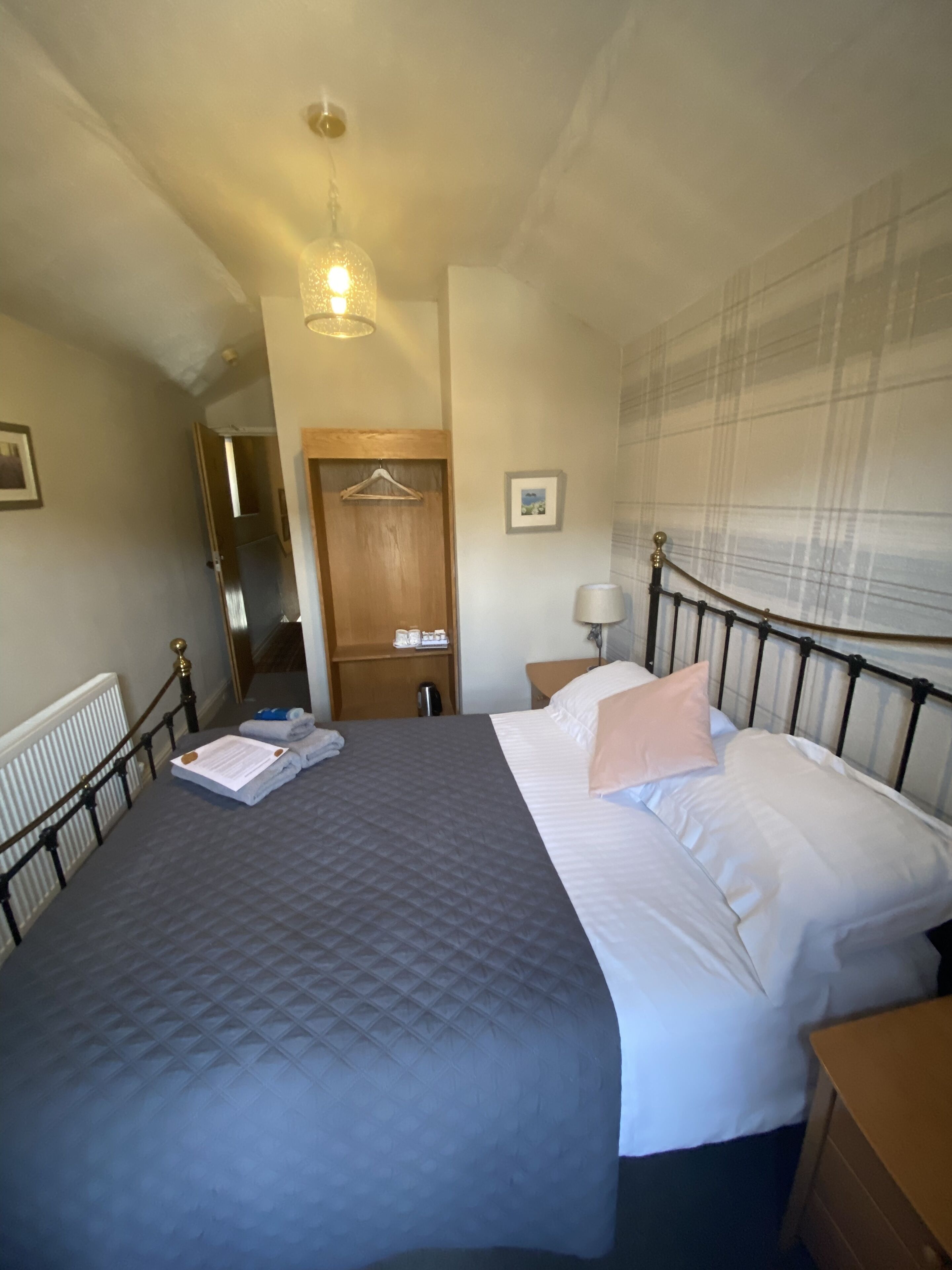 Double Room | Free WiFi, bed sheets