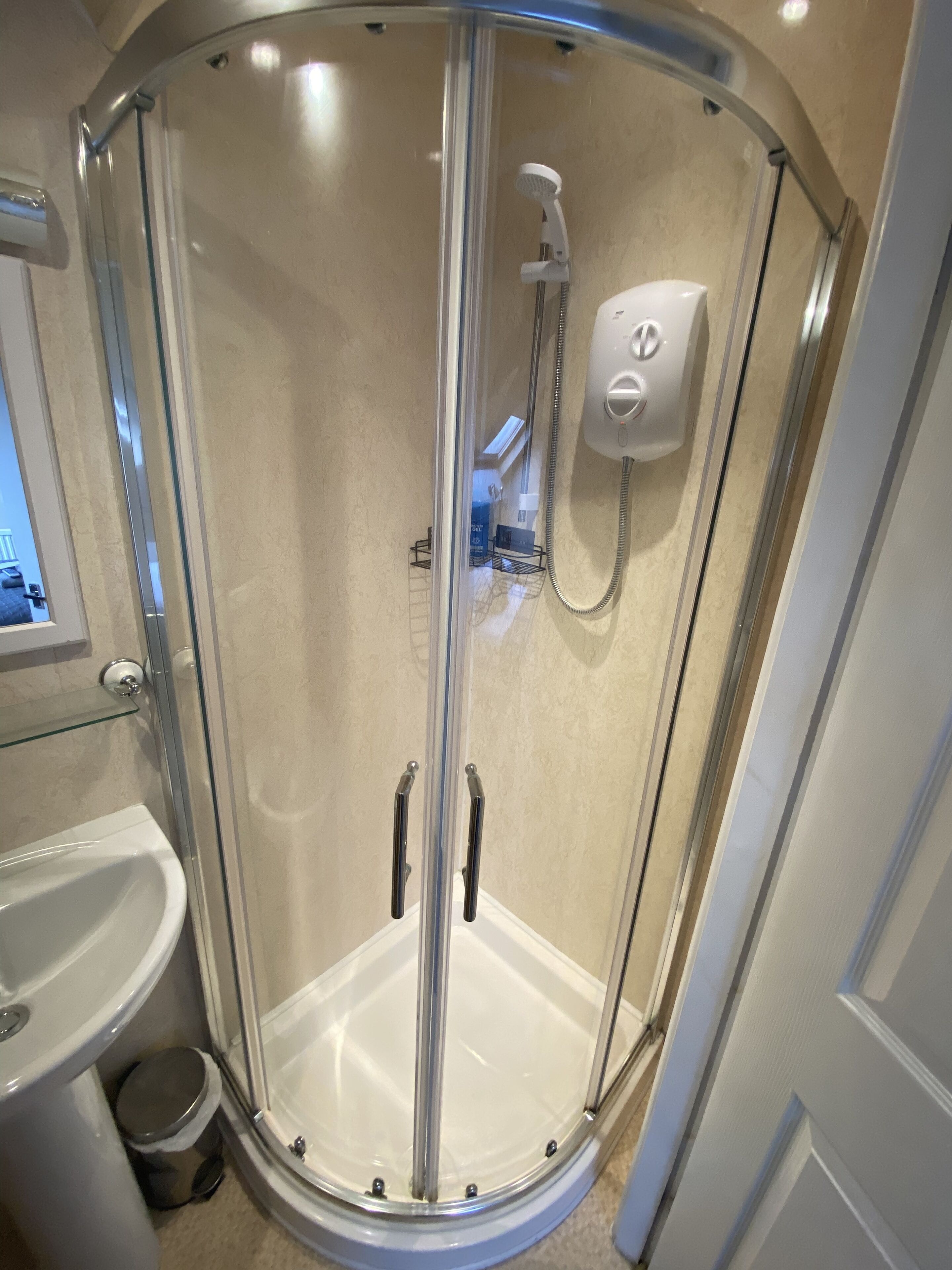 Single Room | Bathroom