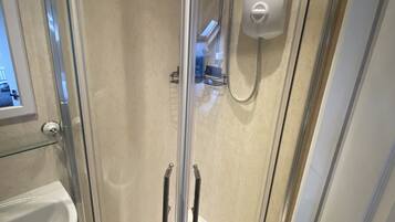Single Room | Bathroom