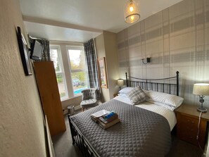 Double Room | Free WiFi, bed sheets - Autumn Leaves Guest House (Windermere)