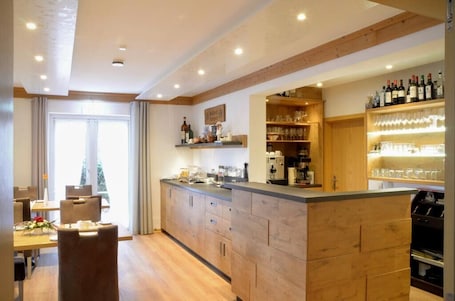 Free buffet breakfast on weekdays. Waldhotel Twiehaus