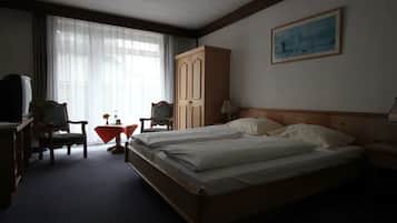 Down comforters, desk, blackout drapes, free WiFi