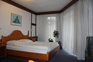 Down duvets, desk, blackout curtains, free WiFi