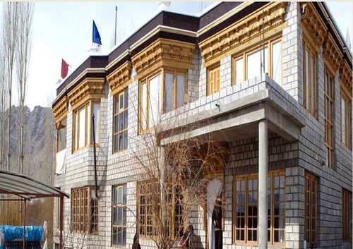 TIH Hotel Nezer Holiday Inn