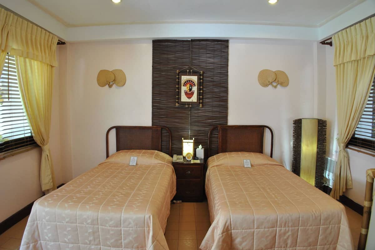 Minibar, in-room safe, free WiFi
