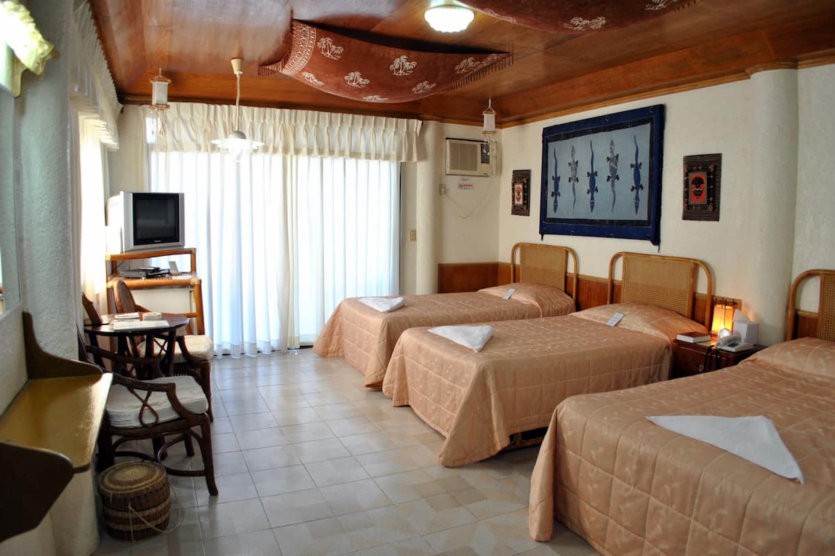 quadruple room ( 2f ) | 1 bedroom, minibar, in-room safe, free wifi