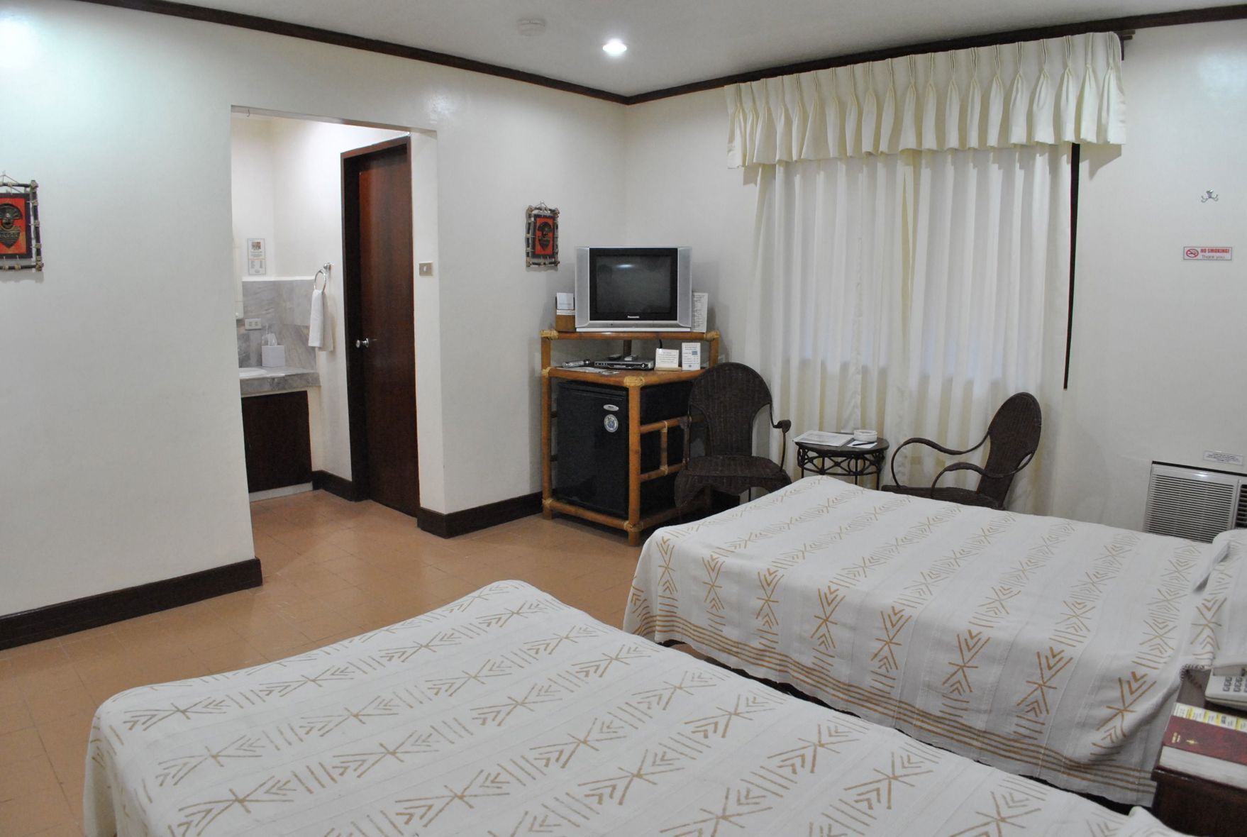 Minibar, in-room safe, free WiFi