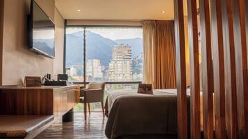 Premium bedding, in-room safe, desk, laptop workspace