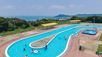 Piscina interna, piscina externa sazonal