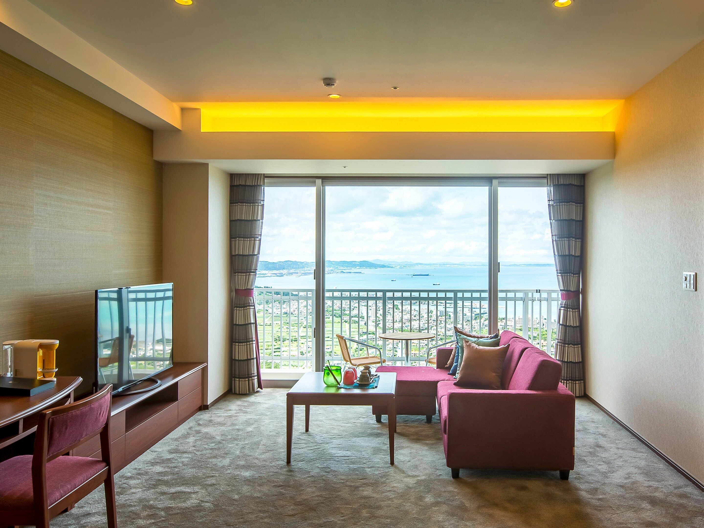 royal suite, 1 bedroom, private bathroom, ocean view | 1 bedroom, in-room safe, individually decorated, desk