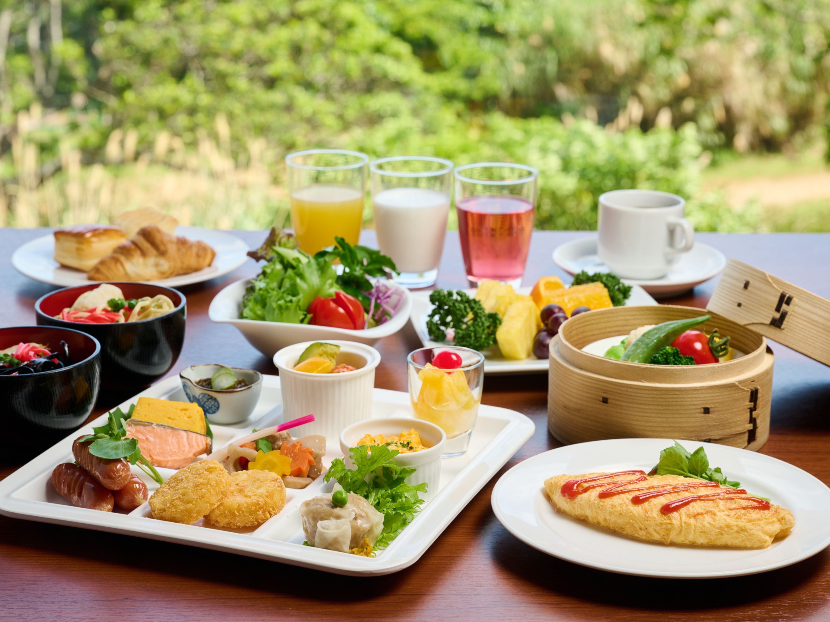 Daily buffet breakfast (JPY 3000 per person)