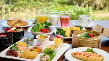 Daily buffet breakfast (JPY 3000 per person)