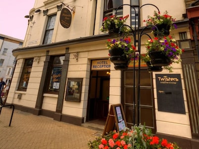 Dickens Bar and Inn