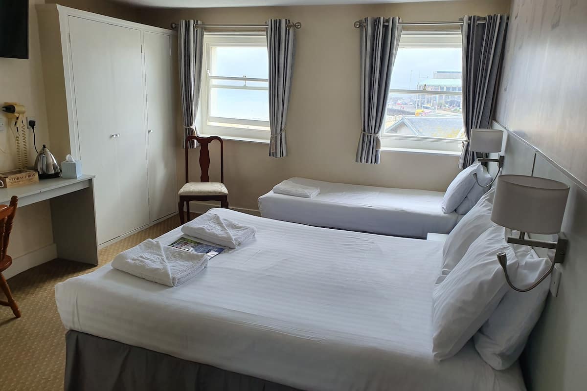 family room, beach view | beach/ocean view