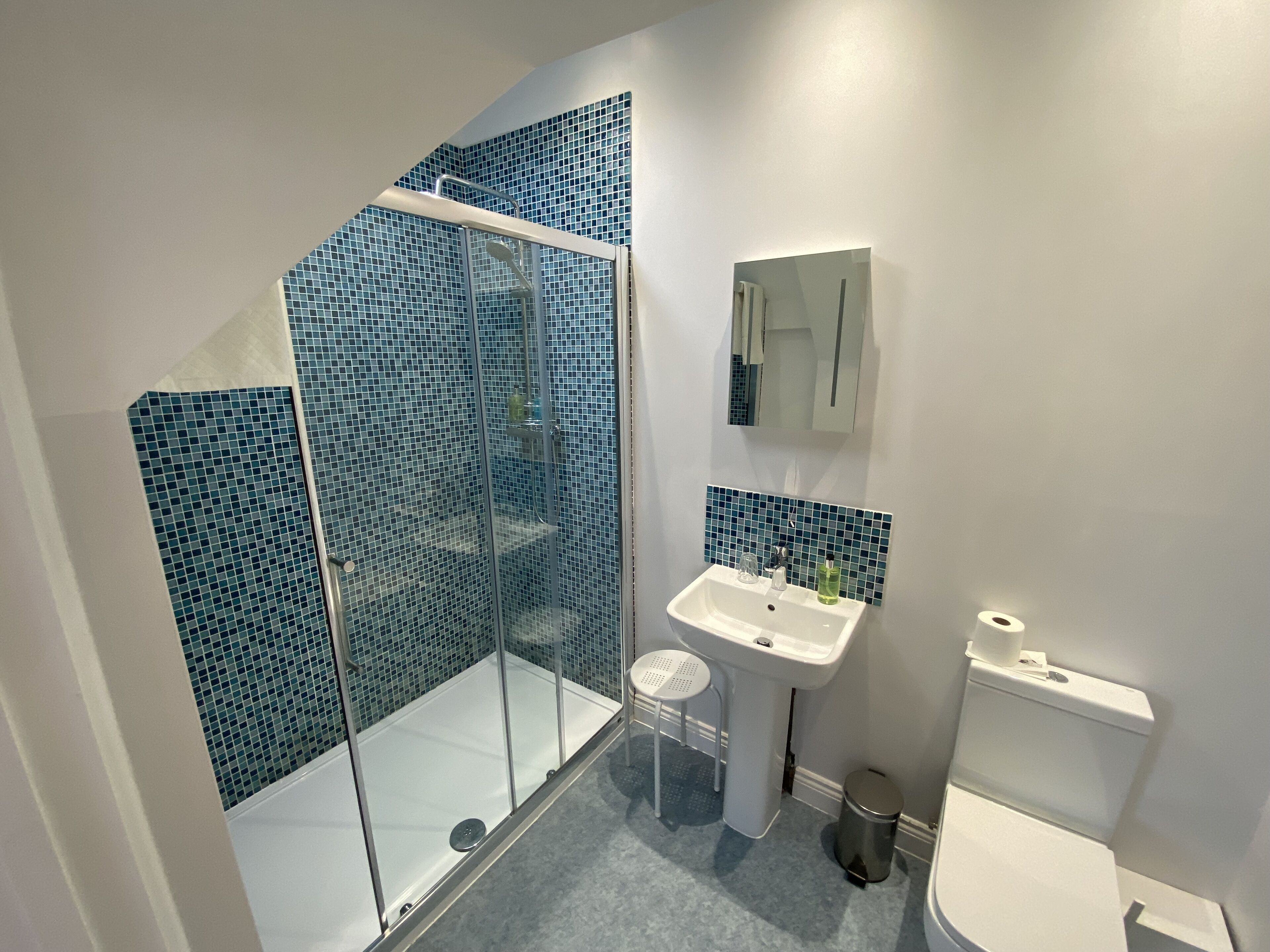superior double room, beach view | bathroom | shower, rainfall showerhead, free toiletries, hair dryer