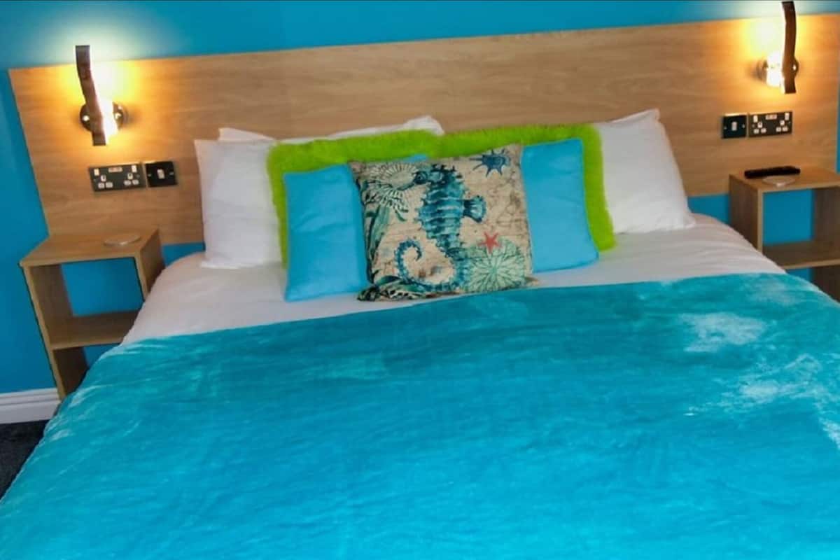 Suite familiare (2nd floor) | Biancheria in cotone egiziano, una scrivania, ferro/asse da stiro