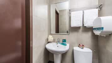 Superior Double Room, 1 Queen Bed | Bathroom | Shower, free toiletries, hair dryer, towels