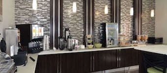 Quality Inn & Suites Kenedy - Karnes City