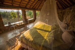 1 bedroom, premium bedding, individually decorated - Nkonyeni Lodge & Golf Estate (Sidvokodvo)