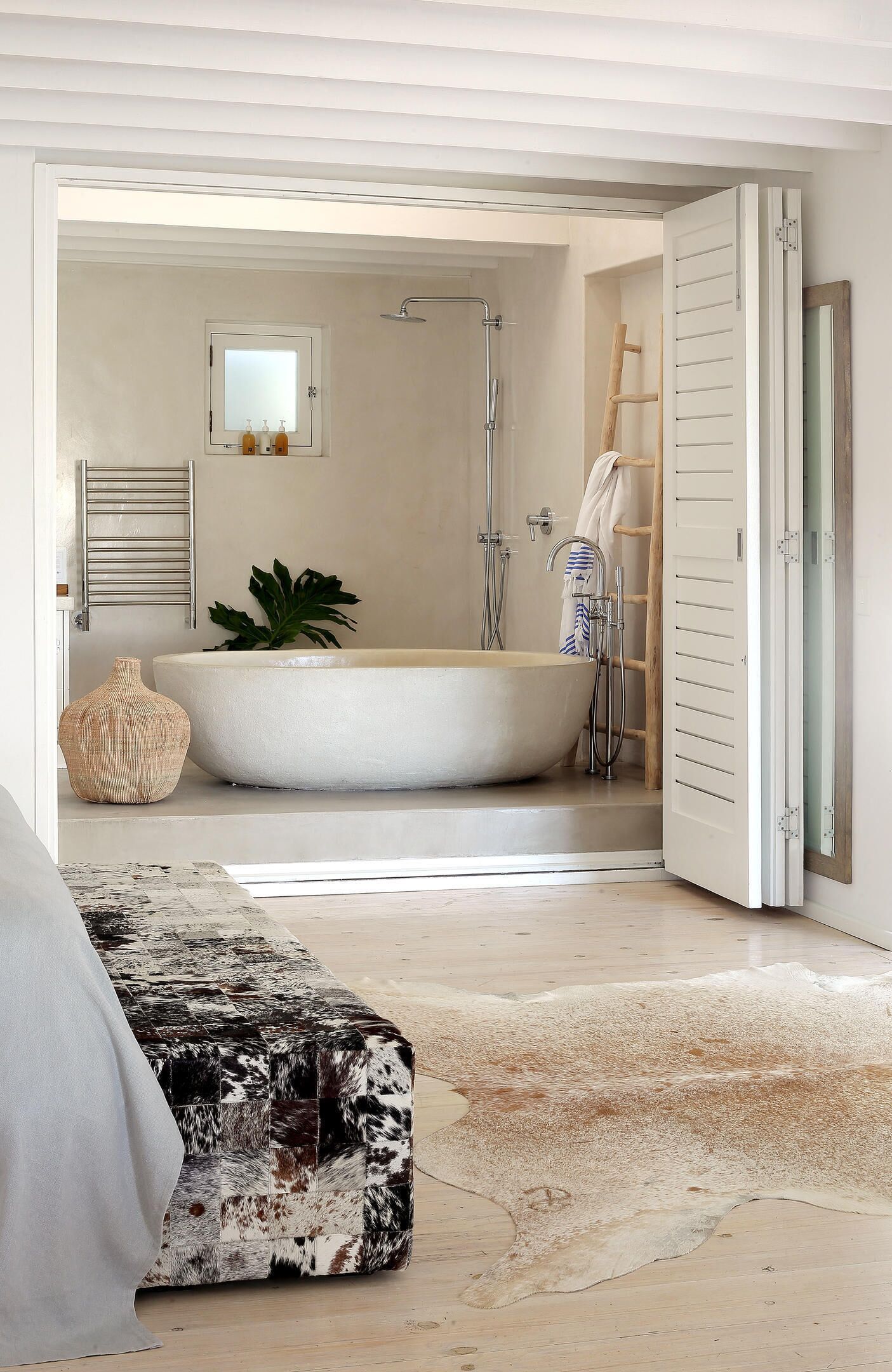 Suite Mewah, pemandangan bukit | Kamar mandi | Pancuran hujan, pengering rambut, jubah mandi, dan sandal