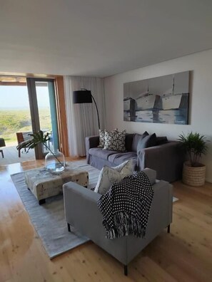 LCD-Fernseher, DVD-Player, iPod-Dockingstation